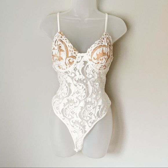 🤍 FASHION NOVA | Sexy White Bodysuit - Picture 7 of 16